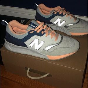 new balance sneakers never worn